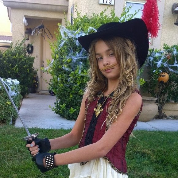 Meet your Posher, Julie - Picture 1 of 1